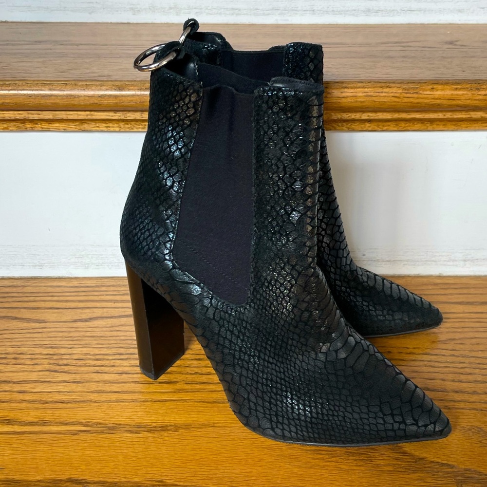 Paige Kingston black snake heels size 7.5 excellent condition like new